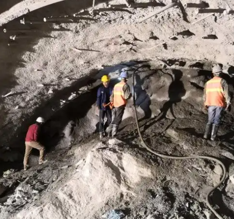 嘉峪关拱顶带模注浆料的施工流程及注意事项